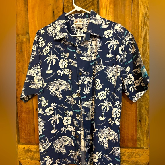 Disney Other - Men’s Disney “Trader Mick’s Island” button down shirt